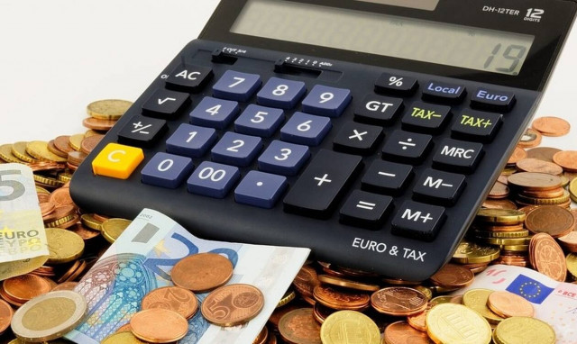 ΑΑΔΕ: «Πάγωσαν» οι κατασχέσεις των τραπεζικών λογαριασμών