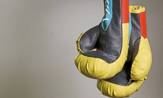 Ατύχημα - σοκ για πασίγνωστο μποξέρ: Εκτοξεύθηκε από το αμάξι του! (pics)