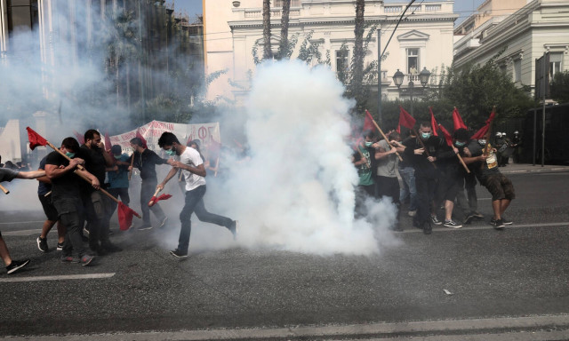 Συναγερμός στο κέντρο της Αθήνας: Επεισόδια στο εκπαιδευτικό συλλαλητήριο (pics)