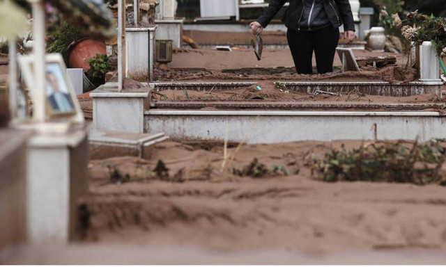 Η συγκινητική ιστορία δύο αδερφών που κηδεύτηκαν μετά από ένα μήνα στα αζήτητα