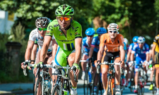 Απίστευτο: Ποδηλάτης έδειξε πώς γίνεται το πόδι του μετά από αγώνα ωρών και πάθαμε σοκ