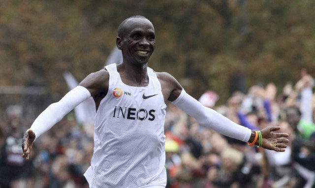 Έλιουντ Κιπτσόγκε: Ποιος είναι ο δρομέας που έτρεξε τον μαραθώνιο σε λιγότερο απο δύο ώρες