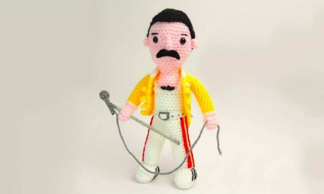 Δημιούργησε τον δικό σου «Φρέντι Μέρκιουρι» με βελονάκι (photos)