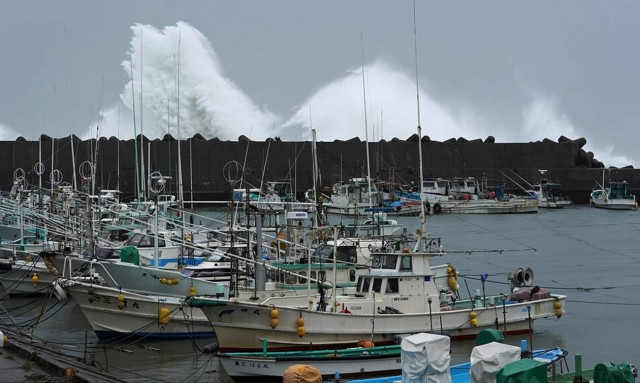 Ιαπωνία: Εικόνες αποκάλυψης - Τουλάχιστον 56 νεκροί από τον τυφώνα Χαγκίμπις  (pics+vids) 