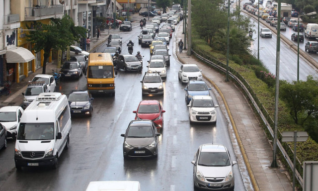 Χάος στην Αθηνών - Κορίνθου: Σύγκρουση οχημάτων και ουρές χιλιομέτρων
