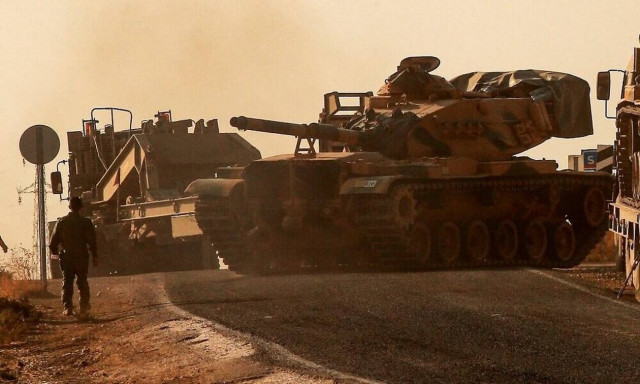 Συγκλονιστικές εικόνες στη Συρία: Η στιγμή που συναντώνται τα στρατεύματα των ΗΠΑ και του Άσαντ(vid)