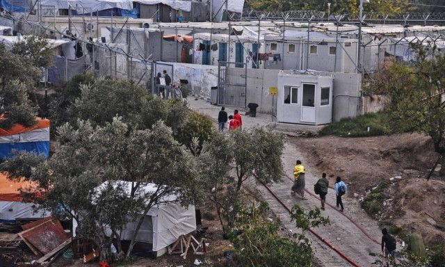 Σάμος: 12 συλλήψεις αλλοδαπών για τα επεισόδια και τον εμπρησμό στο ΚΥΤ