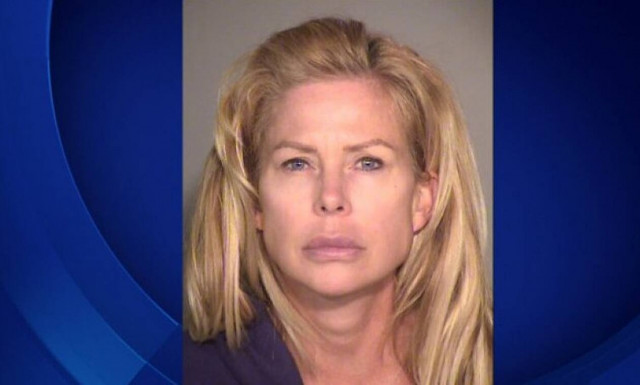 Ακόλαστη 47χρονη είχε ερωτική σχέση με δύο 14χρονους φίλους του γιου της (pics & vid)