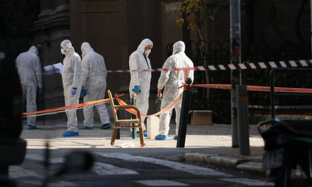 Αττική: Έκρηξη σε είσοδο πολυκατοικίας στο Παλαιό Φάληρο