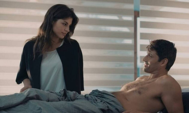 8 λέξεις: Οι ετοιμασίες για τον γάμο και το τηλεφώνημα που θα φέρει τα πάνω-κάτω