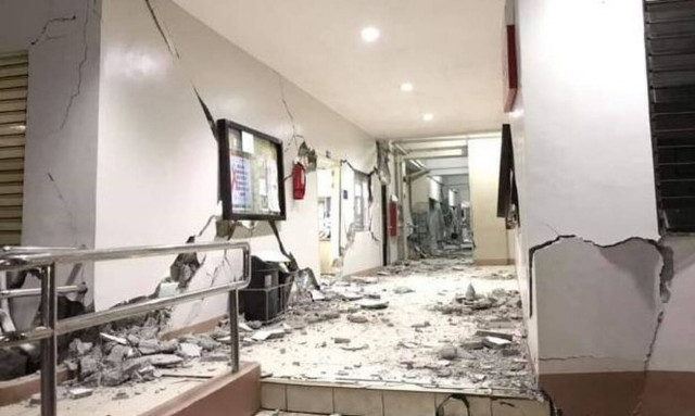 Σεισμός 6,4 Ρίχτερ στις Φιλιππίνες: Κατέρρευσαν κτήρια - Νεκρό ένα παιδί, δεκάδες τραυματίες (pics)