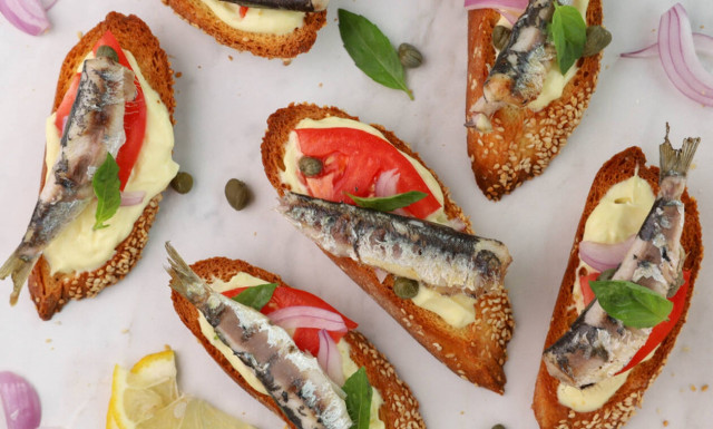 Η συνταγή της ημέρας: Μπρουσκέτες με σαρδέλες