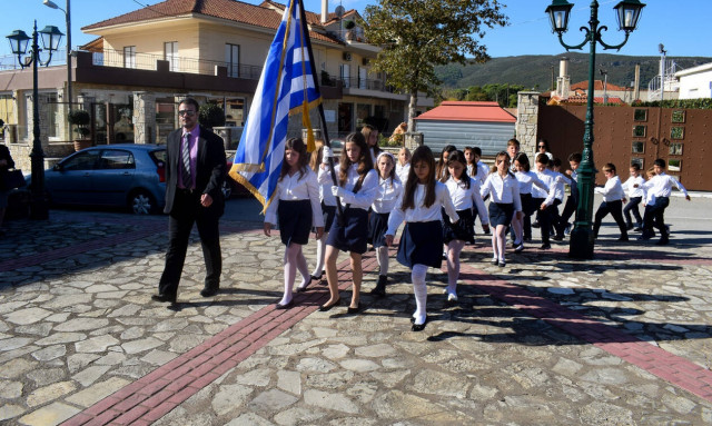 28η Οκτωβρίου: Οριστικό! Δείτε ποιοι θα κρατούν τη σημαία στην παρέλαση