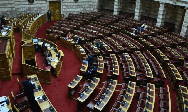 Σάλος: Παντρεμένος βουλευτής ζήτησε από πασίγνωστη παρουσιάστρια να πάνε διήμερο στην Αράχωβα!