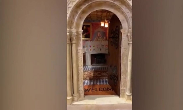 Επικό! 42χρονος φτιάχνει κάστρο μινιατούρα εδώ και 30 έτη και το αποτέλεσμα είναι απίθανο (vid)