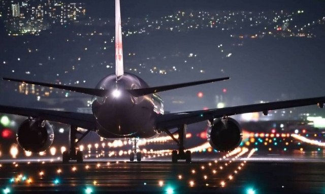 Τρόμος: Αεροπλάνο έπιασε φωτιά μπροστά στους επιβάτες (pics)