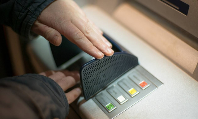 ΠΡΟΣΟΧΗ: Η ΕΛ.ΑΣ. προειδοποιεί για τις αναλήψεις μετρητών από ΑΤΜ