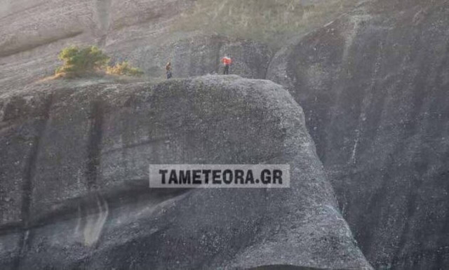 Συναγερμός στα Μετέωρα: Επιχείρηση απεγκλωβισμού δύο αναρριχητών 