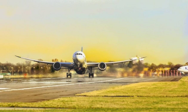 Θρίλερ σε αεροδρόμιο: Βρέθηκαν δύο τάφοι σε αεροδιάδρομο (pics)