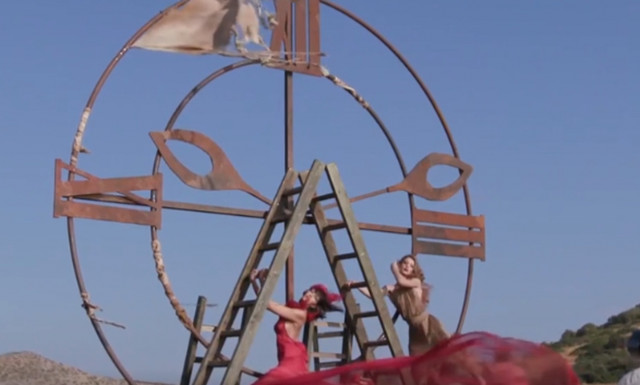 GNTM: Το αποκαλυπτικό ατύχημα της Χαράς Παππά κατά τη διάρκεια της φωτογράφησης (video)