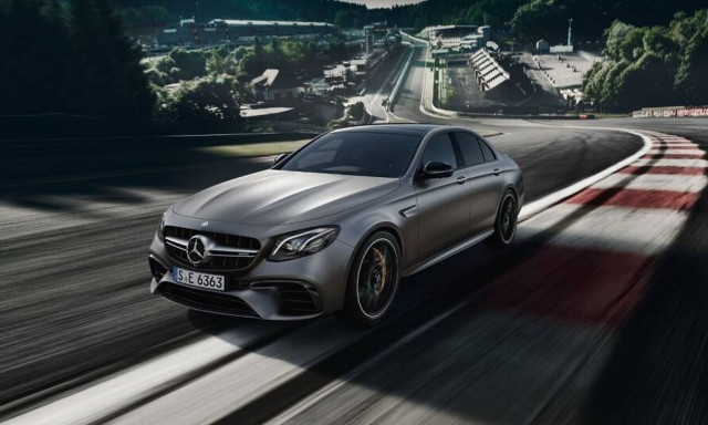 Στη φυλακή για 18 μήνες η… εκρηκτική μητέρα που έτρεχε με 230 χλμ. (photos+video)