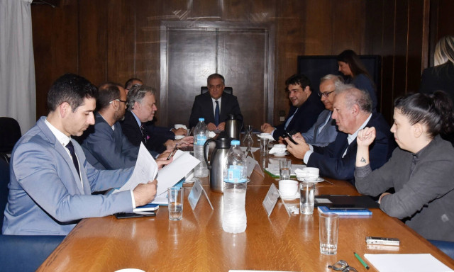 Greek parties reach initial agreement on issue of voting by Greeks abroad