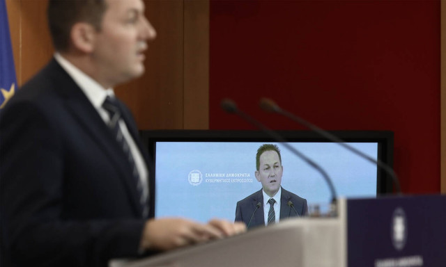 Πέτσας: Ο Τσίπρας γιγάντωσε το πρόβλημα του προσφυγικού