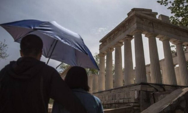 Τεράστιος κίνδυνος για την Ακρόπολη! (vid)