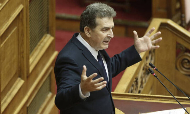 Καταγγελία Χρυσοχοΐδη: Ιδιώτες γιατροί «έβγαζαν» ευάλωτους πρόσφυγες και μετανάστες 