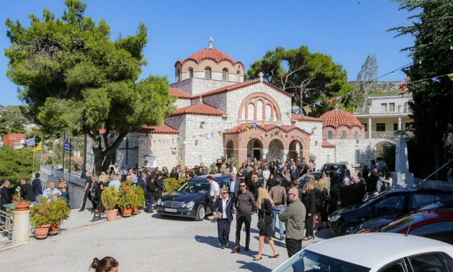 Κηδεία Σοφίας Κοκοσαλάκη: Απέραντη θλίψη στο τελευταίο «αντίο» στη διάσημη σχεδιάστρια μόδας (pics)