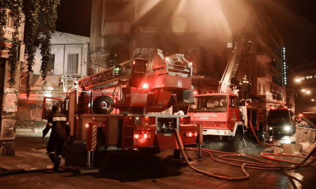 Τραγωδία στη Γλυφάδα: Νεκρή γυναίκα από πυρκαγιά σε διαμέρισμα