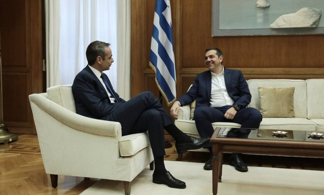 Ο Τσίπρας τρολάρει τον Μητσοτάκη: «Α, ρε μπαγάσα Κυριάκο…»