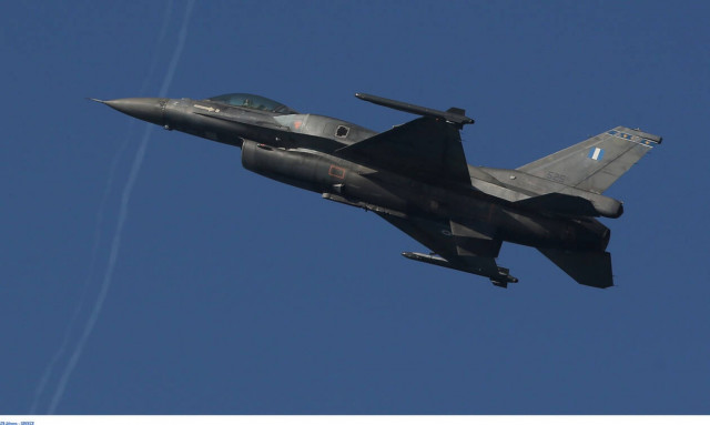 28η Οκτωβρίου: Μαγεία στον ουρανό της Θεσσαλονίκης από την ομάδα ΖΕΥΣ