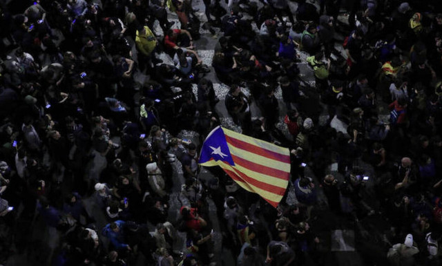 Ισπανία: Εκατοντάδες χιλιάδες υπέρμαχοι της ανεξαρτησίας της Καταλονίας στους δρόμους της Βαρκελώνης