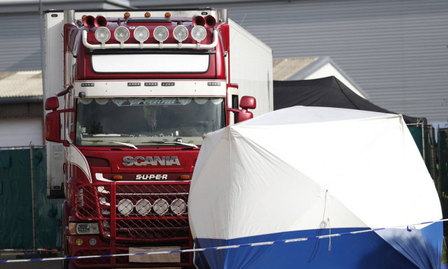 Εξέλιξη – σοκ με το φορτηγό του θανάτου: Υπήρχαν άλλες δύο νταλίκες με στοιβαγμένες ψυχές