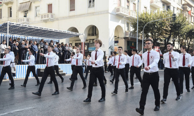 Καιρός 28ης Οκτωβρίου: Με λιακάδα οι παρελάσεις – Πού θα βρέξει 