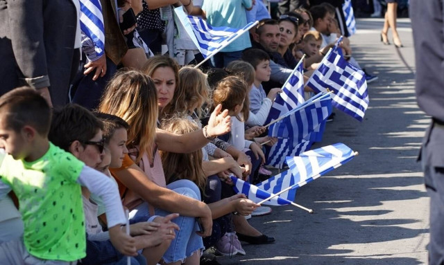 28η Οκτωβρίου: Πού έγινε παρέλαση με μια μόνο μαθήτρια (pic-vid)