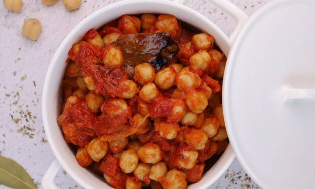 Συνταγή για πεντανόστιμα ρεβύθια κοκκινιστά