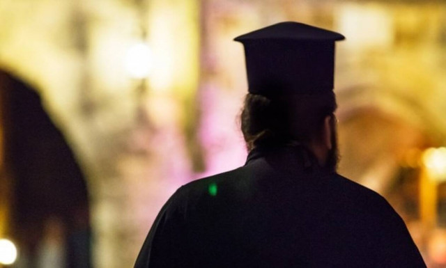 Αρνείται τα πάντα ο ιερέας: «Δεν την άγγιξα ποτέ, την είχα σαν παιδί μου» λέει για τη 12χρονη