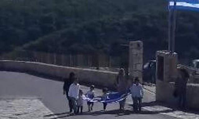 28η Οκτωβρίου - Γαύδος: Ρίγη συγκίνησης στην παρέλαση με τους ελάχιστους μαθητές του νησιού (vid)