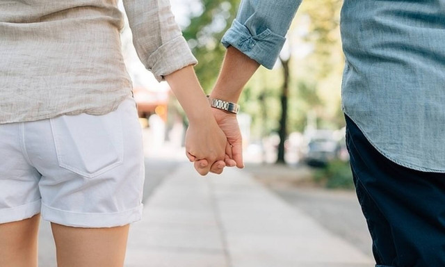 Φοβερό: Δείτε τι κάνουν ερωτευμένοι σε πόλη της Στερεάς Ελλάδας (pics)