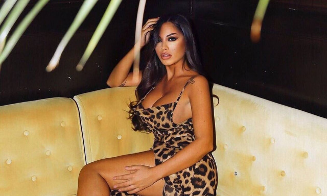 Καυτή και χυμώδης οπαδός τα… πετάει όλα αν πάρει τίτλο η ομάδα της (pics)