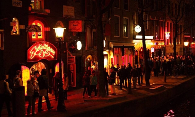 Απίστευτο περιστατικό: Έκαναν σεξ στη μέση του δρόμου (ΠΡΟΣΟΧΗ: Ακατάλληλες εικόνες)