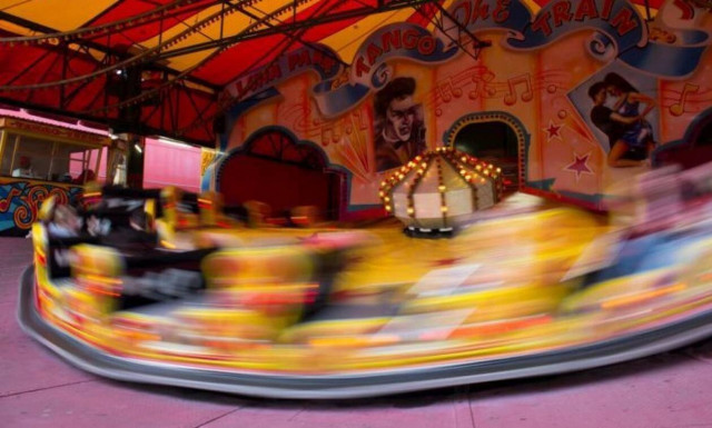 Ναύπακτος: Συγκλονίζει η μητέρα της 3χρονης - «Είδα το παιδί μου να κρέμεται έξω από το τρενάκι»