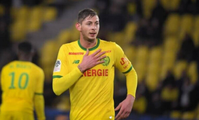 Ανατριχίλα: Παίκτες και οπαδοί της Ναντ τραγούδησαν για τη μέρα των γενεθλίων του Σάλα (vid)