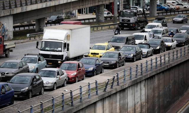«Κόλαση» η Αθηνών - Λαμίας - Τεράστιο μποτιλιάρισμα λόγω τροχαίου