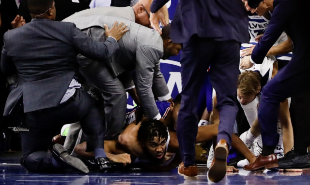 Χαμός σε αγώνα του NBA: Ξύλο μεταξύ παικτών (video)