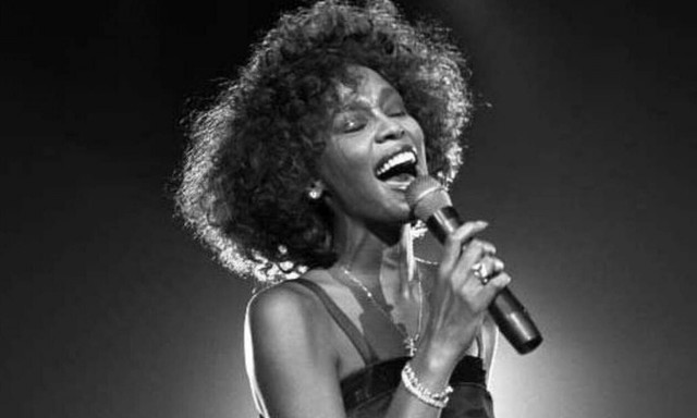 Αποκάλυψη: Το ανατριχιαστικό μυστικό που πήρε στον τάφο της η Whitney Houston (pics)