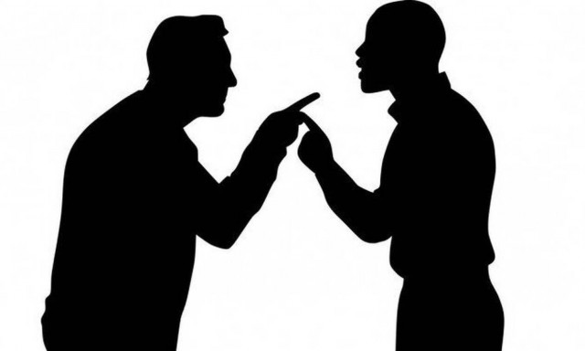 Λαμία: Άγριο ξύλο μεταξύ Αλβανών σε καφενείο - Γιατί πιάστηκαν στα χέρια (pics)