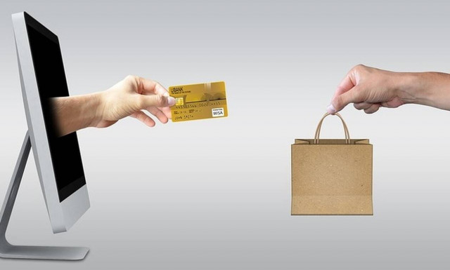 Hλεκτρονικές συναλλαγές: Πρόστιμο σε όσους δεν πιάσουν το φορολογικό όριο του 30%